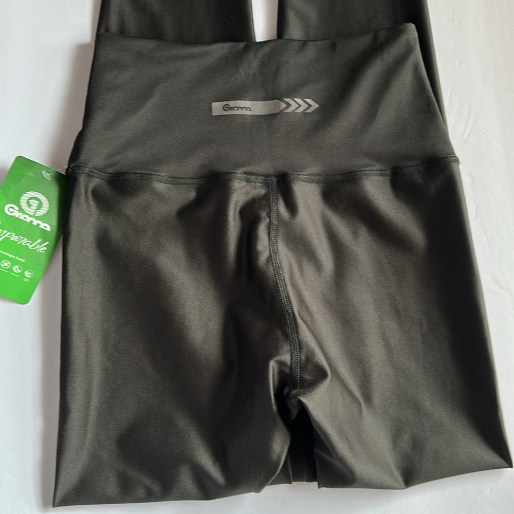 Grama Leggings Women’s Set (Top&Bottom) Black. - Picture 11 of 17